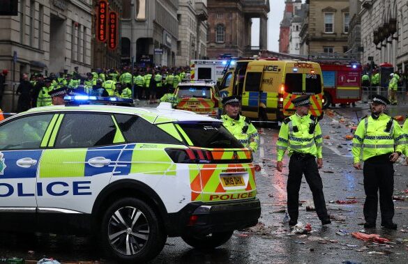 car hits pedestrians