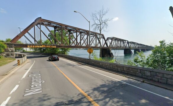 illegal crossing Fort Erie